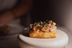 Lengua con alcaparras